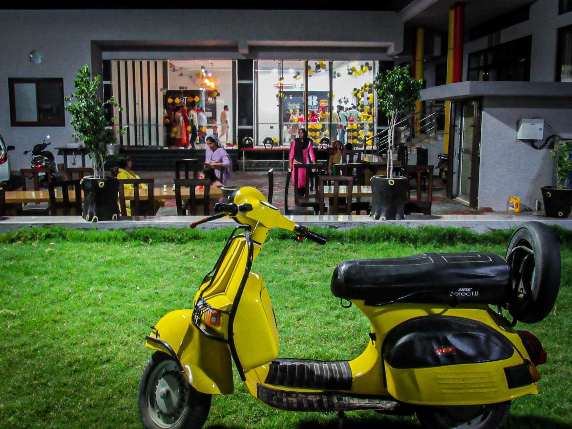 Sangam Hotel Chirawa Ngoại thất bức ảnh