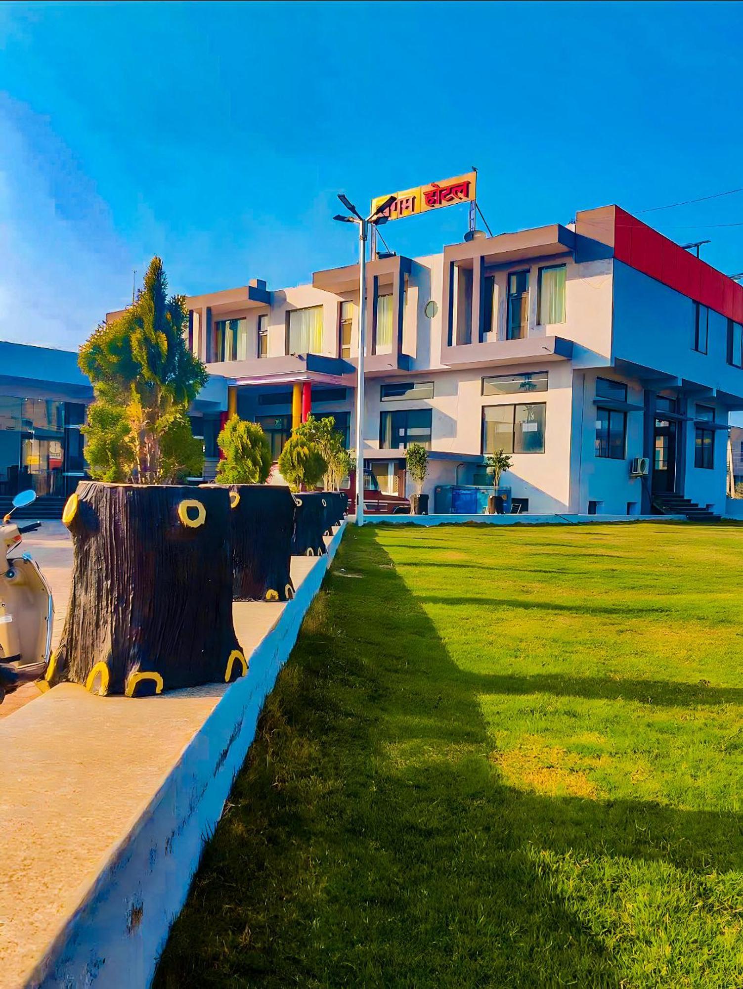Sangam Hotel Chirawa Ngoại thất bức ảnh